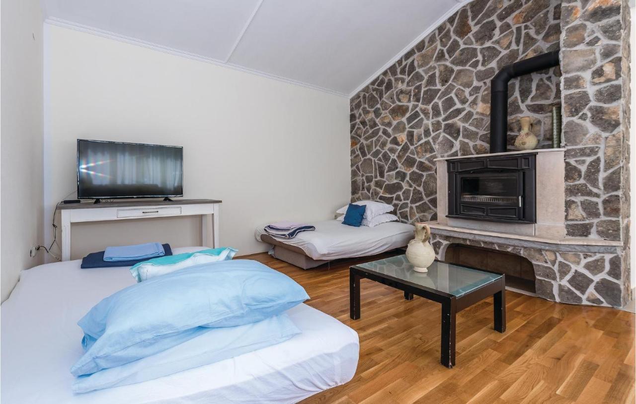 Lovely Home In Sibenik-Brodarica With Kitchen Donje Polje ภายนอก รูปภาพ