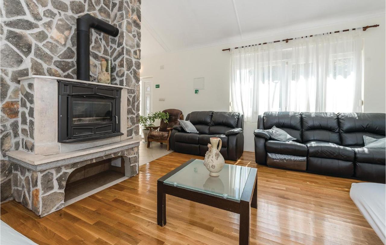 Lovely Home In Sibenik-Brodarica With Kitchen Donje Polje ภายนอก รูปภาพ