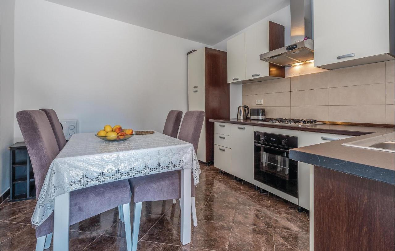 Lovely Home In Sibenik-Brodarica With Kitchen Donje Polje ภายนอก รูปภาพ