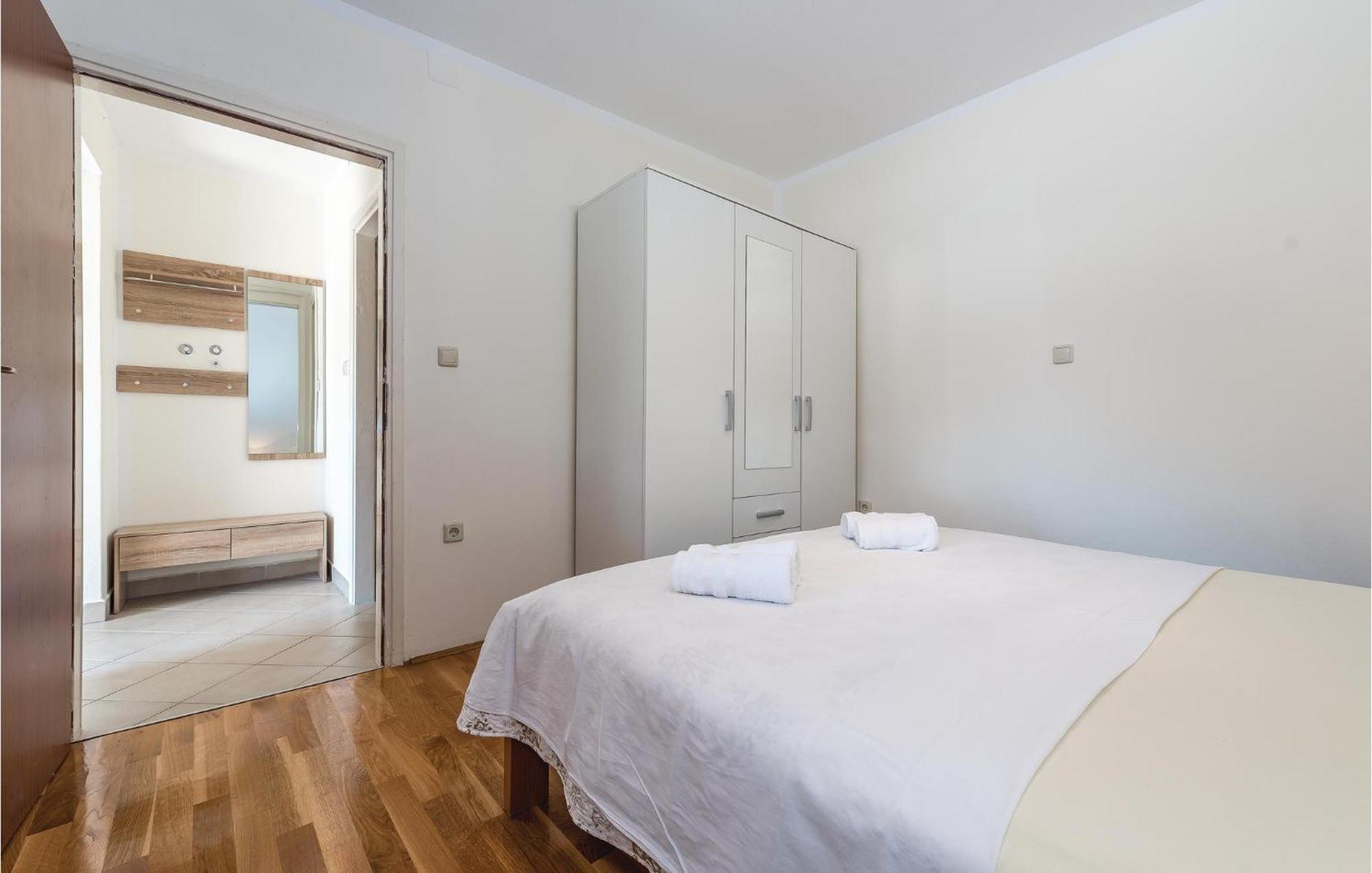 Lovely Home In Sibenik-Brodarica With Kitchen Donje Polje ภายนอก รูปภาพ